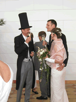 auf das junge Brautpaar